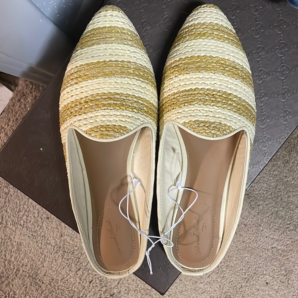 Universal thread 7.5 mule flats
